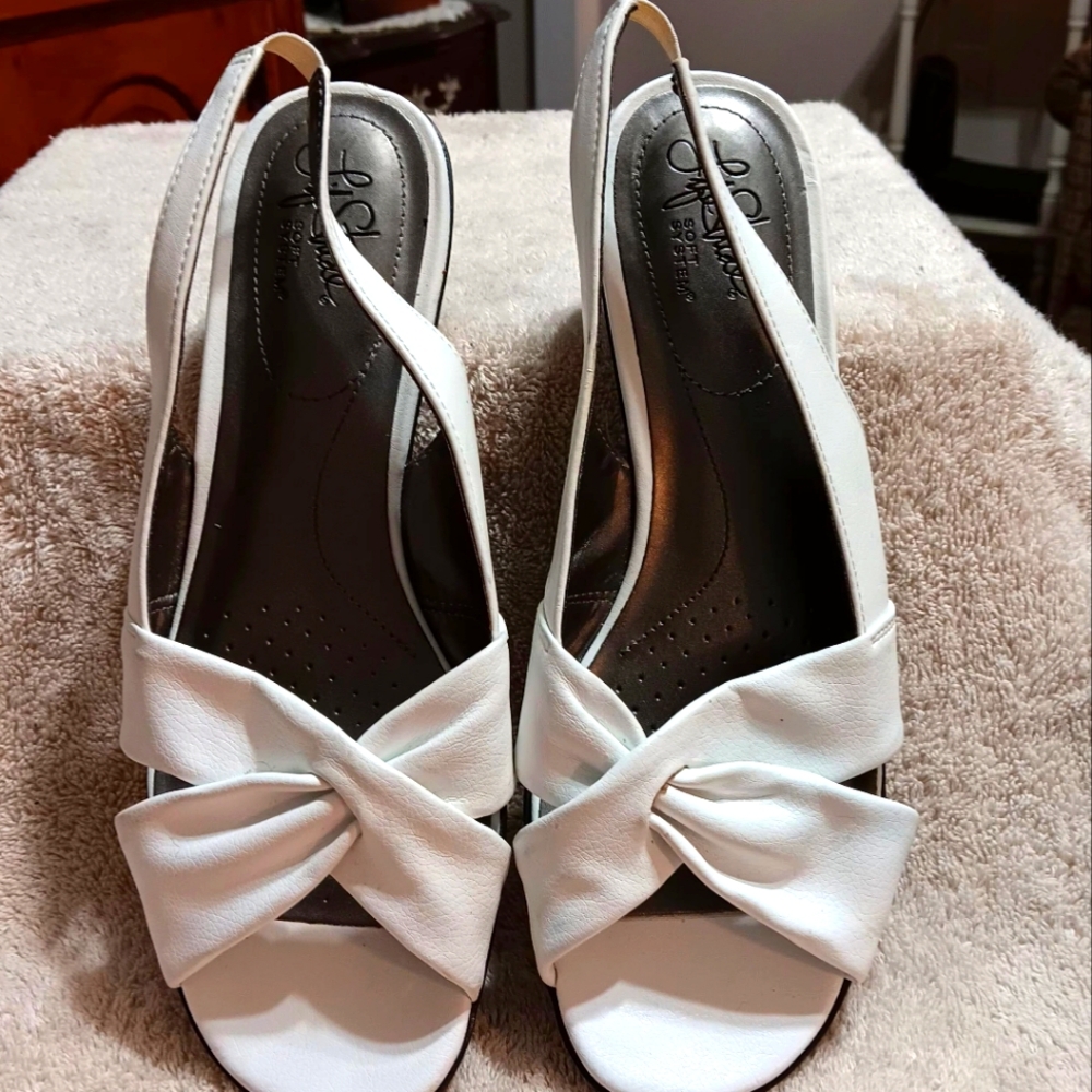 Life Stride White Women's Sandals